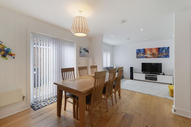 12, Carlton Close, Kings Hill photo 3