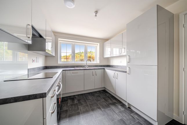 57, Sylvester Crescent, Costhorpe, Worksop photo 3