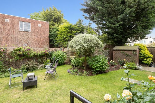 Flat for sale in Chingford Lane, Woodford Green