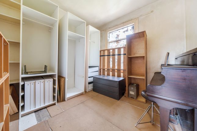 Flat for sale in Miles Road, Mitcham