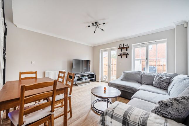 6, Pipistrelle Way, Reading photo 3