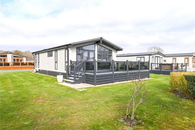 2-bed caravan on 21, Aspen, New Milton, £100,000