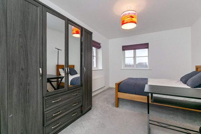 Flat for sale in Webber Street, Horley, Surrey