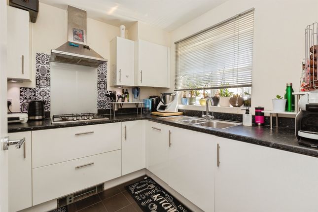 10, Morello Close, Aylesbury photo 3