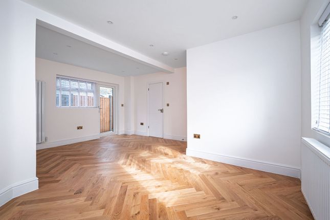Summers Lane, Finchley photo 4