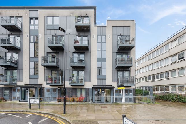 Flat for sale in Pooles Park, London