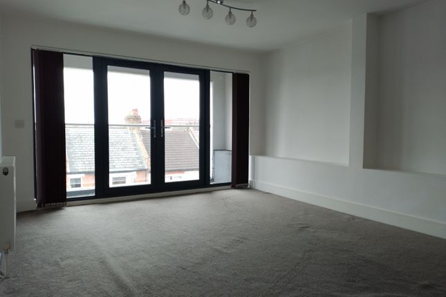 Flat to rent in Gatton Road, London