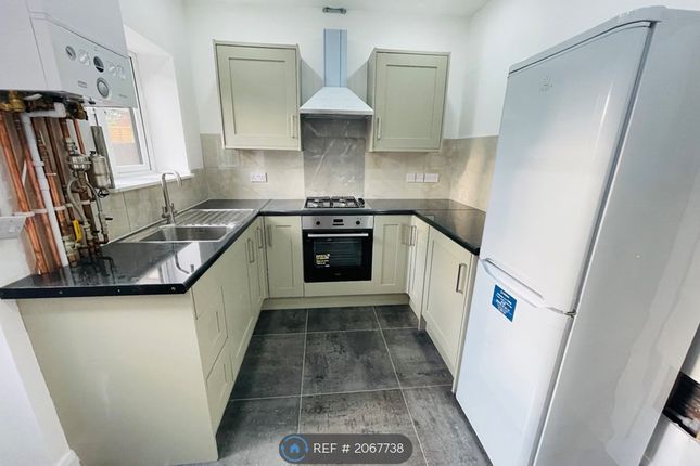 Flat to rent in Edmund Road, London