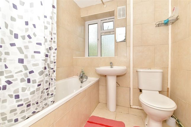 Beechwood Drive, Woodford Green photo 4