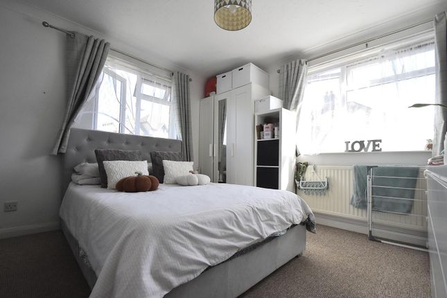 2, James Mews, Cemetery Road, Sandown photo 4