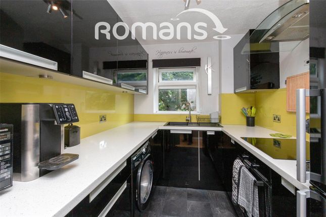 18, Bartons Way, Farnborough photo 2