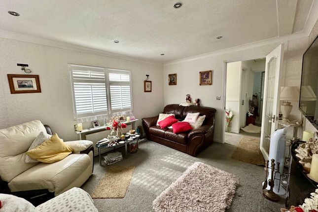 14 The Sycamores, Woodbine Close, Waltham Abbey photo 4