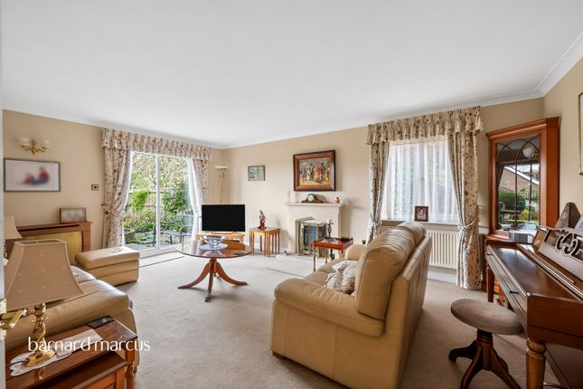 10, Highacre, Dorking photo 3