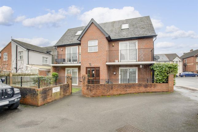 Flat 2, Baxter House, Kitchener Road, Hp11 2Sa-11.