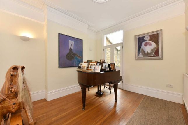 22, Meynell Crescent, London photo 4