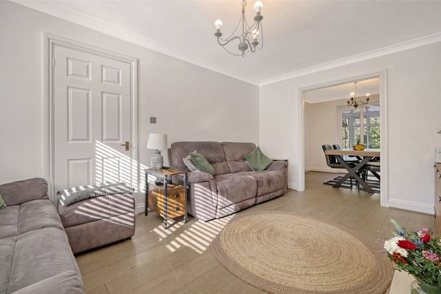 2c West Park Avenue, Billericay photo 2