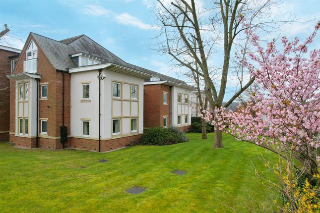 Flat for sale in Garden Apartment, Margaret Court, Main Street, Tiddington