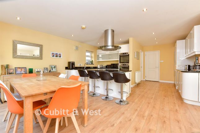 8, Downs Way Close, Tadworth photo 3