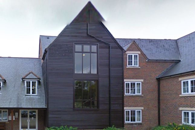 Thumbnail Flat to rent in Harris Close, Hungerford