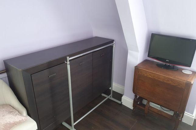 Flat to rent in Wakefield House, Goldsmith Road, London