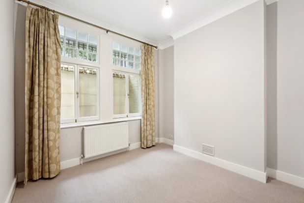 Flat to rent in Franklins Row, London