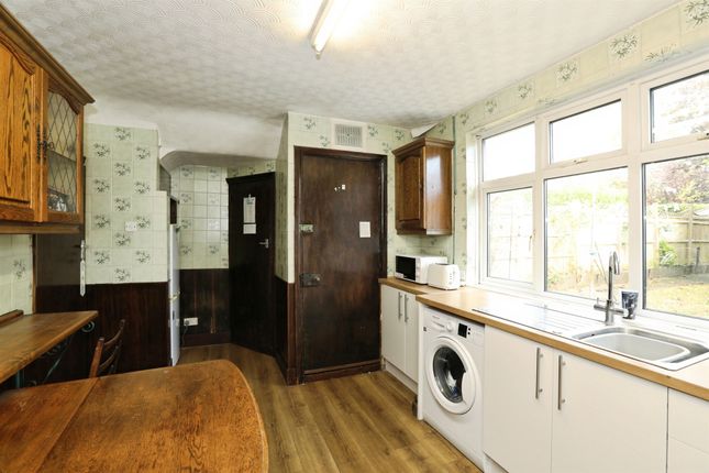 Dunnings Road, East Grinstead photo 4
