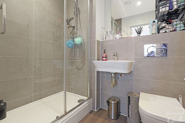 Flat for sale in Newmans Lane, Loughton