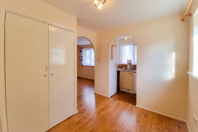82, Southwold Road, Watford photo 3