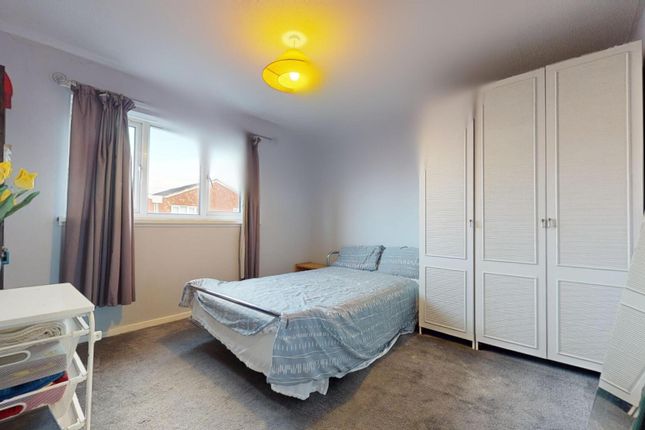 Room to rent in Skelley Road, London