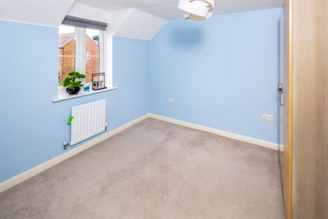 Terraced house to rent in Kempton Close, Chesterton, Bicester