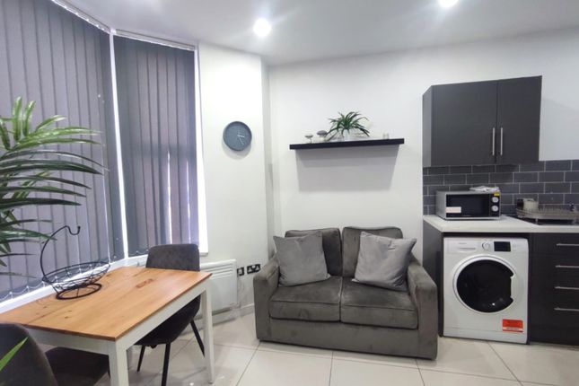Flat to rent in Ninian Park Road, Cardiff
