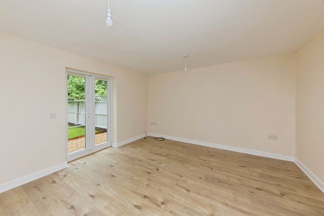 28, Mayfield Drive, Winsford photo 4
