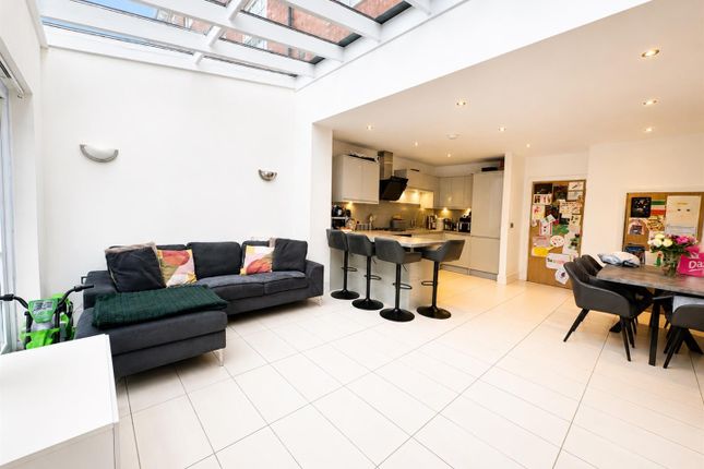 5, Cheswick Close, Sale photo 2