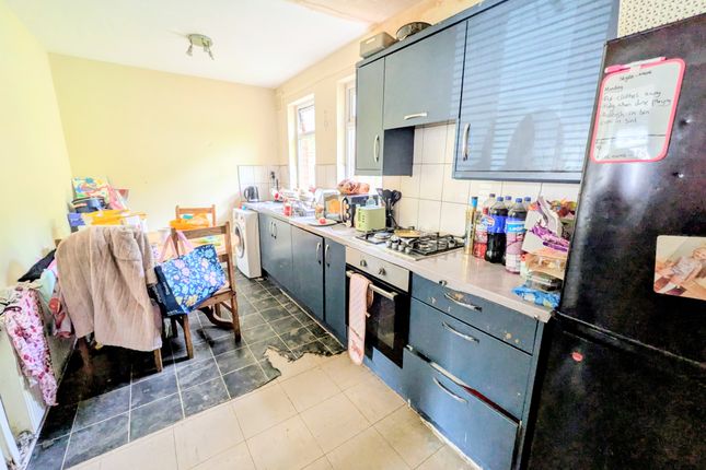 14, Lambourne Avenue, Bradford photo 3