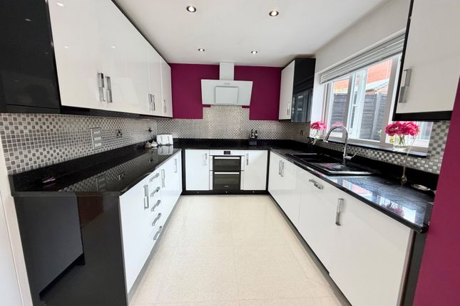 40, Ashton Park Drive, Brierley Hill photo 4