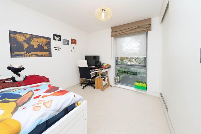 Flat for sale in Lily Close, Pinner
