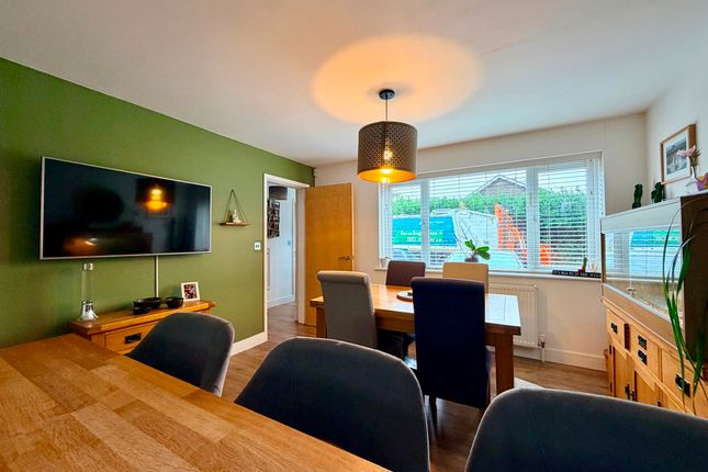26 Goldsmith Drive, Newport Pagnell photo 4