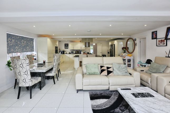 1, Neilson Close, Eastleigh photo 4
