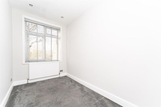 Flat for sale in Half Acre Road, London