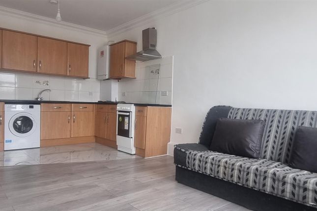 Flat 7, 109, High Road, Ilford photo 3