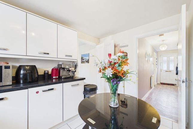 9, Hough Way, Shifnal photo 4