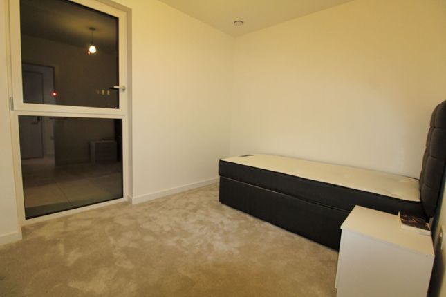 Flat 53, Lyall House, London photo 4
