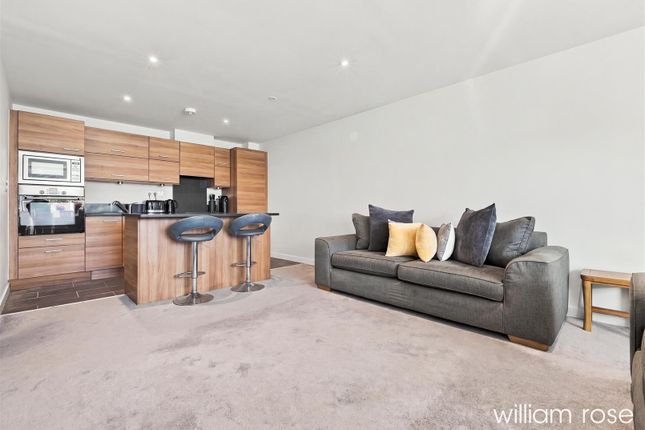 25, Shore Point, Buckhurst Hill photo 2