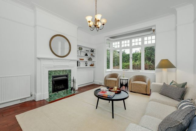 Woodland Grove, Surrey photo 3