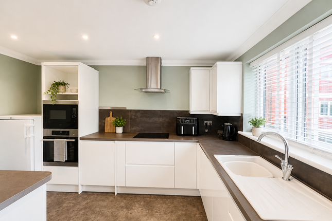 37 Greenways, Highlands Road, Portslade photo 3