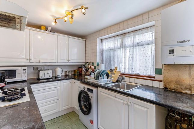 19, Llanover Road, London photo 3