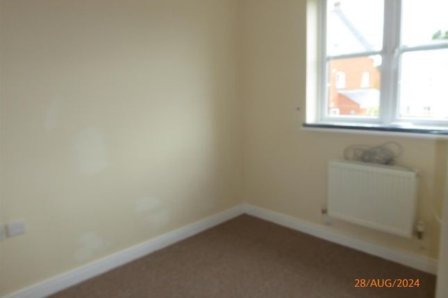 24, St. James Way, Tiverton photo 2