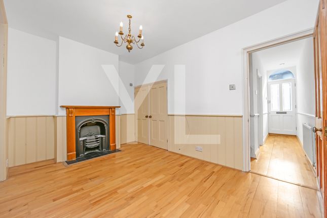 Terraced house to rent in Dutton Street, Greenwich