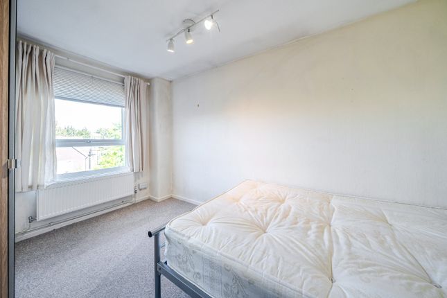 102, Mayford Road, London photo 4