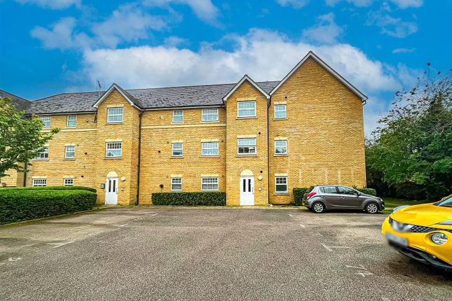 Thumbnail Flat for sale in Malyon Close, Braintree